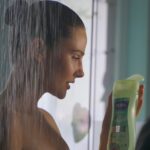 Alina Boz Instagram – Biz de #DURUmBu! 💜

Keyifli reklam filmimizin kamera arkasında neler yaşandı, buraya bıraktım. Hadi benimle favori kokunuzu paylaşın!