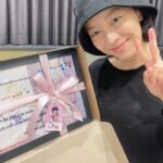 Song Ji-hyo Instagram - 여러분..
올해도 제 생일을 함께 축하해 주셔서 
진심으로 감사감사합니다❤️

한 분 한 분의 소중한 축하 메시지 덕분에 
매년 행복한 생일을 보내요..

항상 저를 아껴주시고 응원해주시는 
마음 늘 언제나 기억하며 열일할게요! 감사합니다