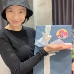 Song Ji-hyo Instagram - 여러분..
올해도 제 생일을 함께 축하해 주셔서 
진심으로 감사감사합니다❤️

한 분 한 분의 소중한 축하 메시지 덕분에 
매년 행복한 생일을 보내요..

항상 저를 아껴주시고 응원해주시는 
마음 늘 언제나 기억하며 열일할게요! 감사합니다