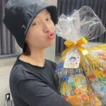 Song Ji-hyo Instagram - 여러분..
올해도 제 생일을 함께 축하해 주셔서 
진심으로 감사감사합니다❤️

한 분 한 분의 소중한 축하 메시지 덕분에 
매년 행복한 생일을 보내요..

항상 저를 아껴주시고 응원해주시는 
마음 늘 언제나 기억하며 열일할게요! 감사합니다