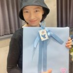 Song Ji-hyo Instagram - 여러분..
올해도 제 생일을 함께 축하해 주셔서 
진심으로 감사감사합니다❤️

한 분 한 분의 소중한 축하 메시지 덕분에 
매년 행복한 생일을 보내요..

항상 저를 아껴주시고 응원해주시는 
마음 늘 언제나 기억하며 열일할게요! 감사합니다