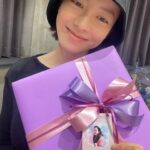 Song Ji-hyo Instagram - 여러분..
올해도 제 생일을 함께 축하해 주셔서 
진심으로 감사감사합니다❤️

한 분 한 분의 소중한 축하 메시지 덕분에 
매년 행복한 생일을 보내요..

항상 저를 아껴주시고 응원해주시는 
마음 늘 언제나 기억하며 열일할게요! 감사합니다