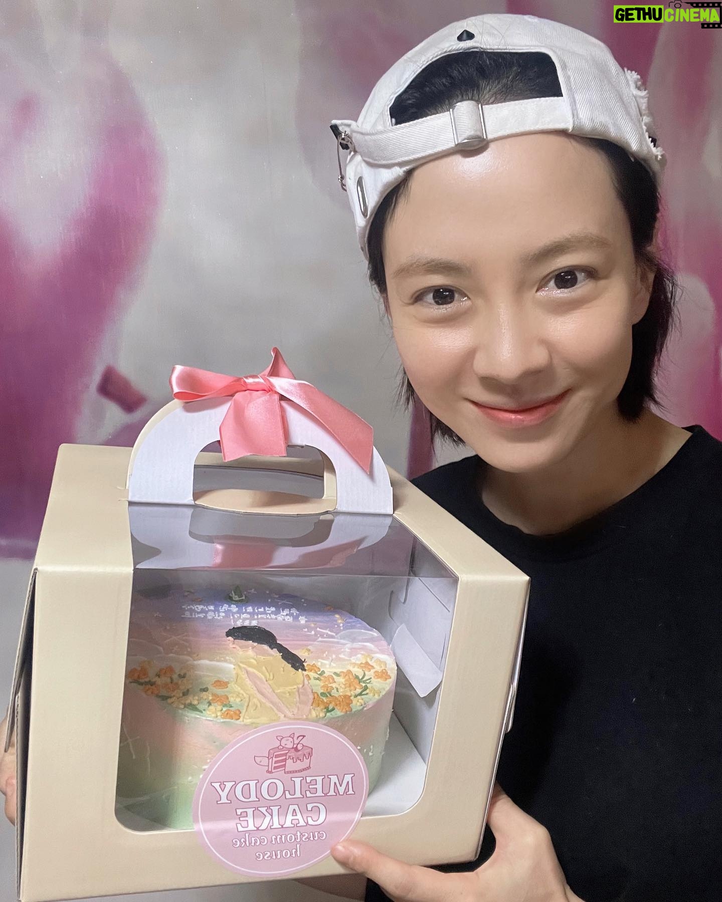 Song Ji-hyo Instagram - 여러분 오늘도 어김없이
행복하고..감사감사합니다🙏🏻