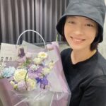 Song Ji-hyo Instagram - 여러분..
올해도 제 생일을 함께 축하해 주셔서 
진심으로 감사감사합니다❤️

한 분 한 분의 소중한 축하 메시지 덕분에 
매년 행복한 생일을 보내요..

항상 저를 아껴주시고 응원해주시는 
마음 늘 언제나 기억하며 열일할게요! 감사합니다
