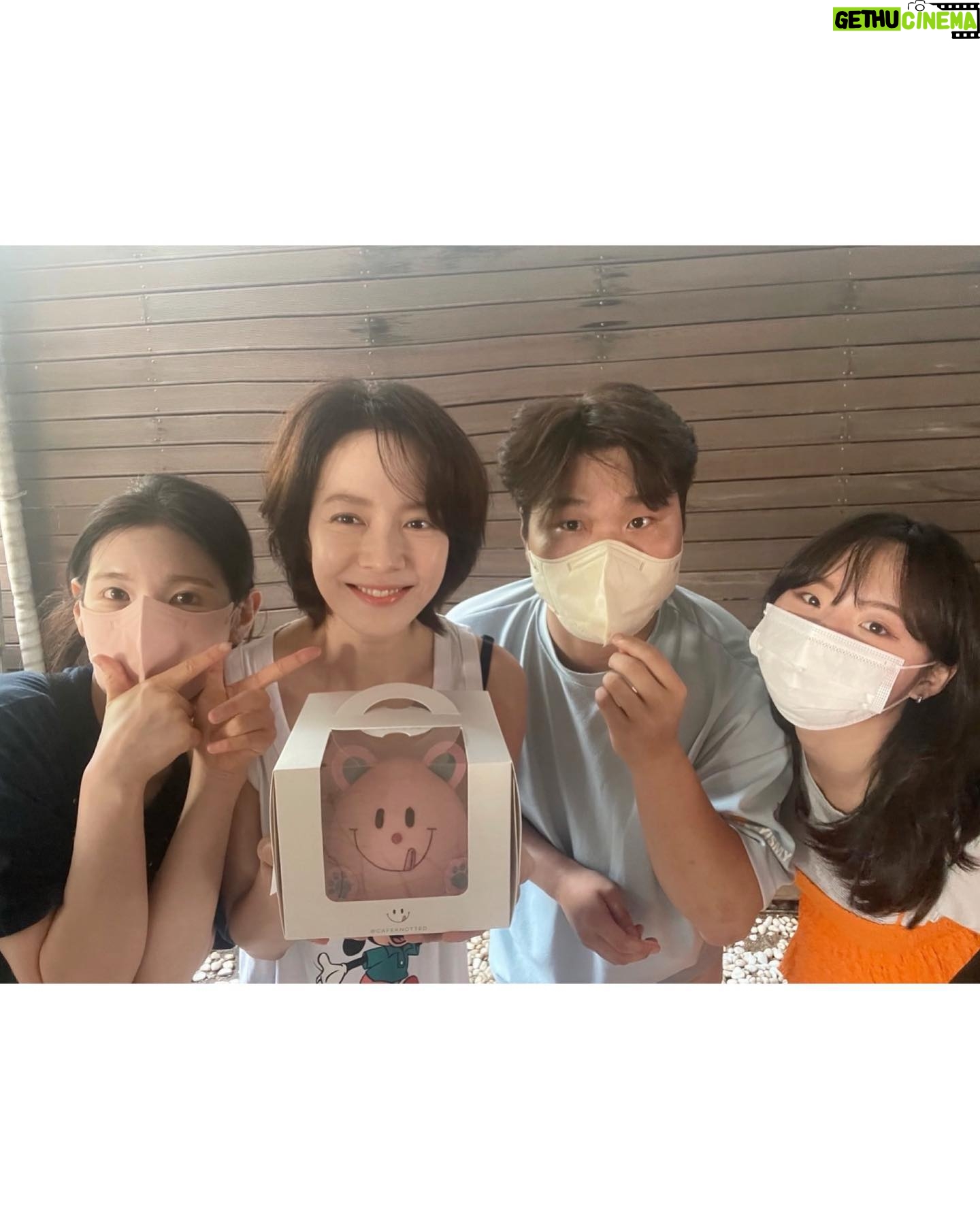 Song Ji-hyo Instagram - 홍다 미나가 준비한 🎂
혜륜이 동범이 율이의 🎂