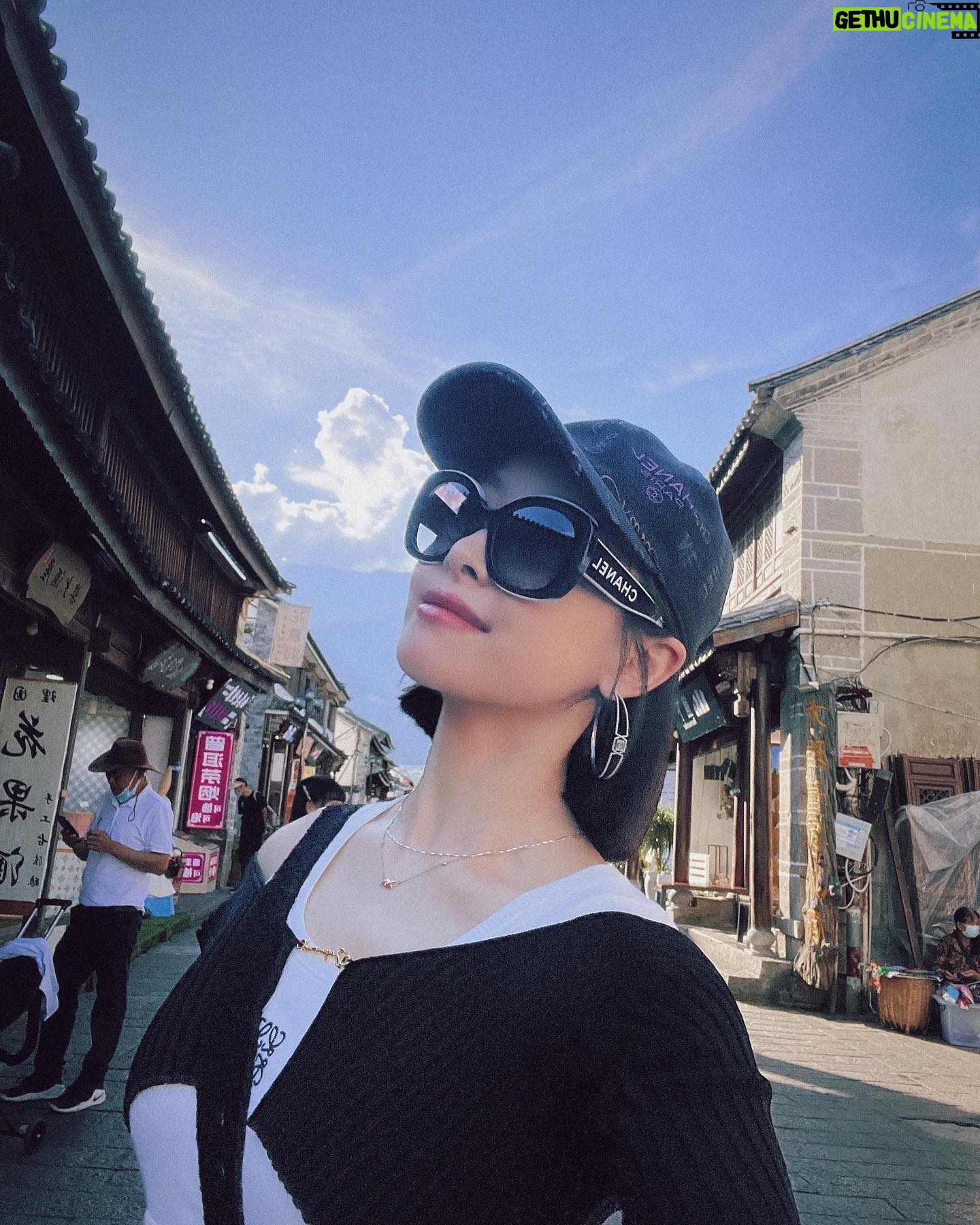 Victoria Song - 99.5K Likes - 大理古城☀️