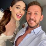 Cemre Baysel Instagram - @ibrahimselimlefox Bu gece 23.45 de @foxturkiye de ⭐️ 
İlk kez bir talk show konuğu olmanın mutluluğunu ve heyecanını taşıyorum.. @ibrahimselim hoş sohbetin ve nezaketin için çok teşekkür ederim 🤍 
Canım annem♥️ 
Canım dostlarım, küçük kız kardeşlerini yine yalnız bırakmadılar🥲  iyi ki varsınız♥️ 
Veee canım ekibim sizi çok seviyorum! 
Her zaman yan yana.. hep beraber !!
