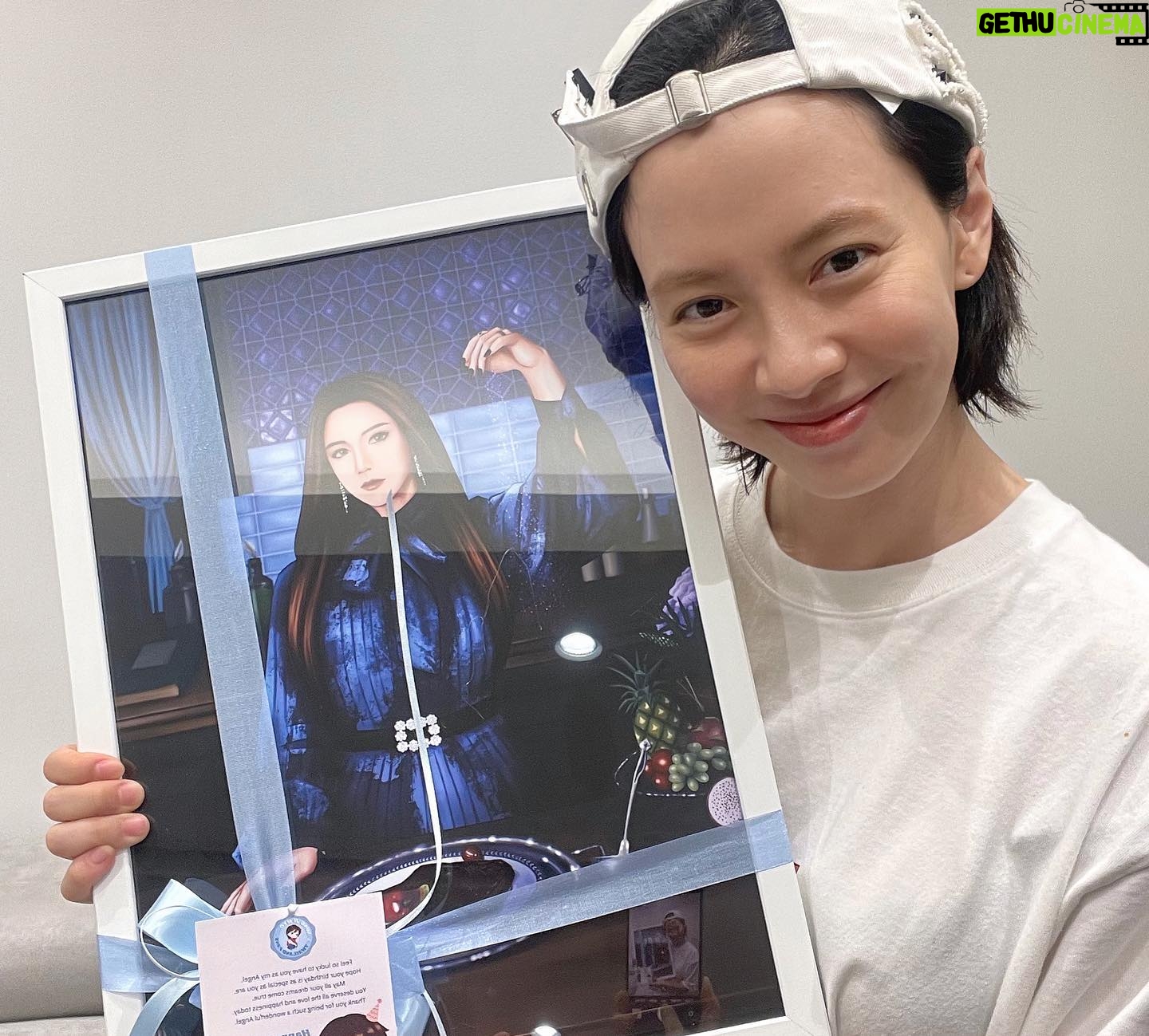 Song Ji-hyo Instagram - 덕분에 행복한 생일 주간을
보내고 있습니다
다들 늦여름 건강 유의하셨으면 해요
감사합니다✨