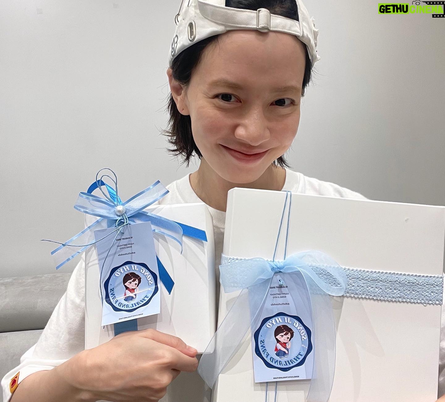 Song Ji-hyo Instagram - 덕분에 행복한 생일 주간을
보내고 있습니다
다들 늦여름 건강 유의하셨으면 해요
감사합니다✨
