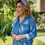 Marina Fedunkiv Instagram - День рождения - это праздник, который я любила всегда! Все разговоры про возврат и боязнь старения - на для меня! 
«Только цифры в паспорте на главное, ведь важнее молодость души» 😍 это мой девиз по жизни. 

Лично я стареть не боюсь, особенно теперь, когда рядом со мной мой потрясающий супруг. 
С днём рождения меня и с годовщиной свадьбы нас! 🎉🥳🎊

#федункив #маринафедункив #деньрождения #праздник #свадьба #актриса #певица #камеди