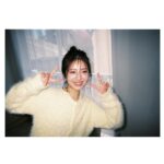 Minami Hamabe Instagram - 無事に今年もお誕生日を迎えまして
22歳になりました🐶

21歳もたくさんのあたたかい方々と素敵なお仕事に恵まれて幸せでした🐶皆さまいつもありがとうございます
22歳ということで例年よりもダブルピースを多めに主張してゆく所存です🐶

暑さで外になるべく出たくないという思いから最近全然歩いていないので、運動に苦手意識が強い私ですが、歩くくらいはしていきたいですね。さすがに🐶
あとはそうですね。免許学校は無事に卒業したので、あとは免許センターに行っての筆記試験に合格したいですそろそろ。卒業して時間が空いておりまして教科書たちに埃がかぶりそうです。

忘れっぽくて面倒くさがりで大雑把でぼんやりしているところもございますが、尊敬してやまない先輩方のように人間力を育ててゆきたいと思っております。これからもどうぞよろしくお願いいたします🐶

22歳も嬉しい出来事がたくさんたくさんありますように。いっぱいいっぱい笑えますように!