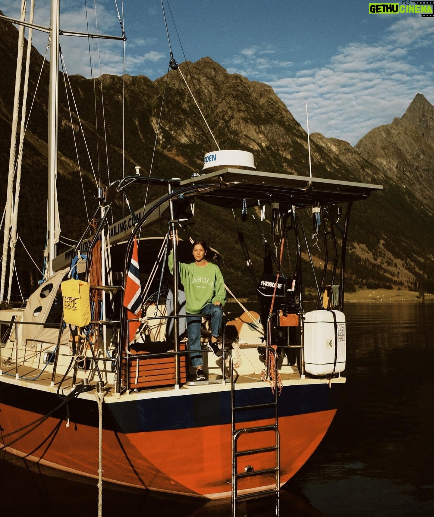 Georgina Amor贸s Instagram - Beautiful days on board of @jollygoodtimessailing 馃馃徏馃悮 Thank you Maria, Ulrik and Ramoncito馃ズ