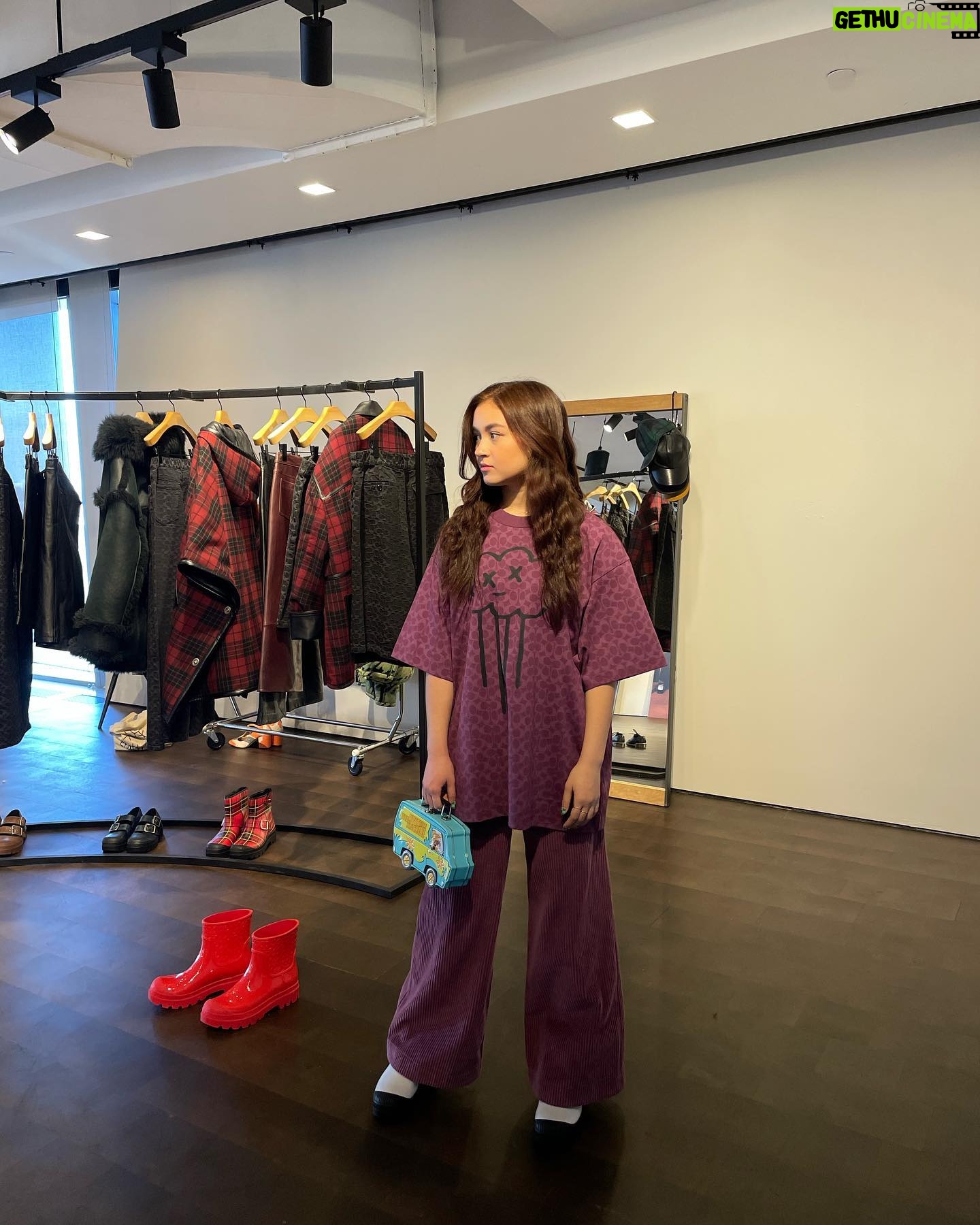 Anna Cathcart Instagram - playing dress up🧸🪩💓⚡️🕺