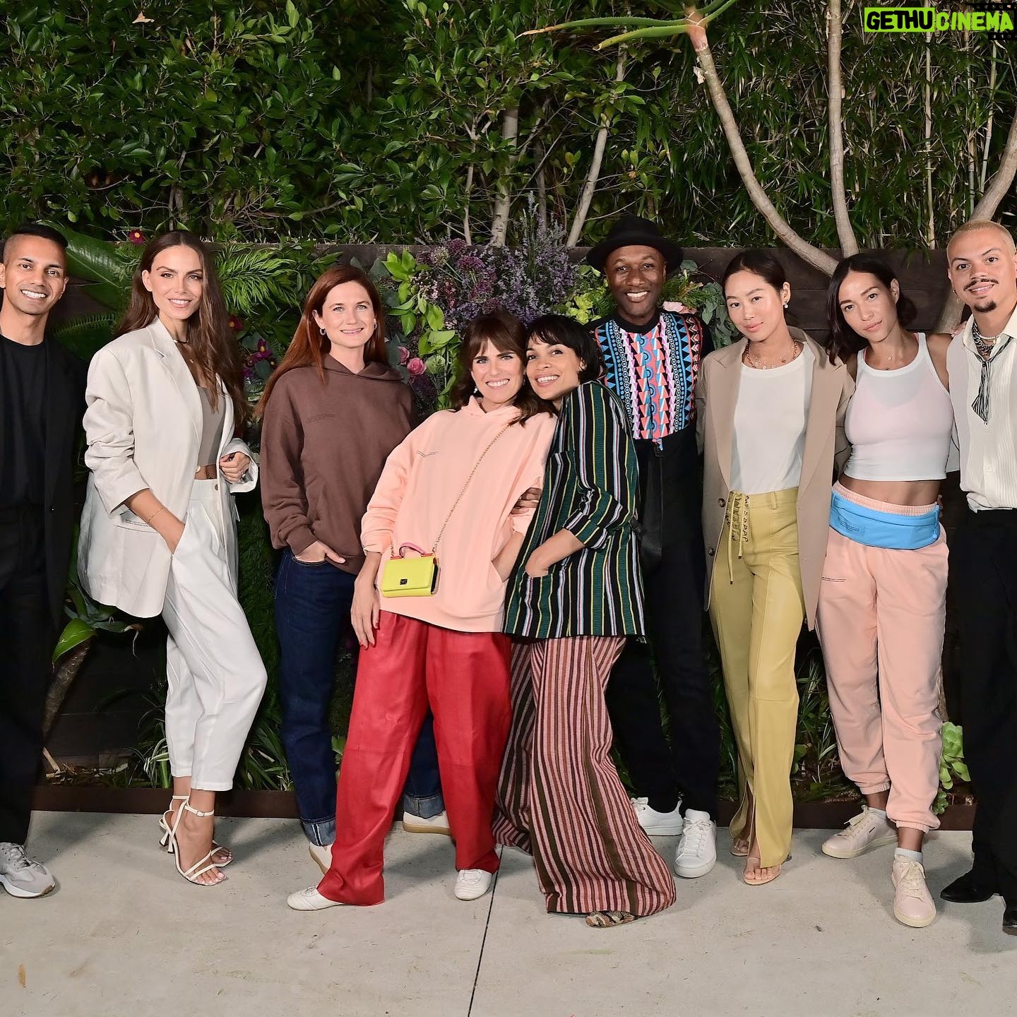 Bonnie Wright Instagram - I’m very much an introvert but when I can be in a room full of storytellers, climate champions and material scientists. I’m there. Thanks @pangaia for a beautiful evening and further confirming my love for your cozy climate nerd friendly clothes 🌎🌍🌏 @thealist.us @regeneration.vc @commontablecreative @kennyscharf
photos @stefaniekeenan