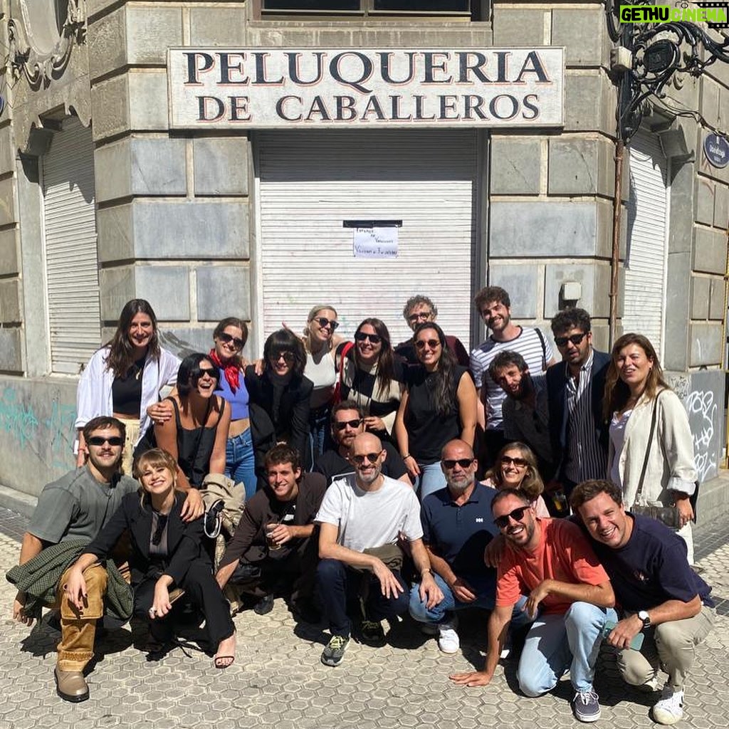 Claudia Salas Instagram - “LA RUTA”
13 de NOVIEMBRE en @atresplayer
Gracias @larutaserie @caballofilms equipo, familia y hogar (de paso y de quedarme a vivir).
@sansebastianfes
@kuranda_agencia
@atresmediacom
Estilismo @josejuan35
@leshommes_real
@louboutinworld
Maquillaje y peluquería (siempre) con la mejor @cristina_salas_
Gracias por hacer este camino conmigo y enseñarme a andar cuando se me olvida.
La única manera de explicar lo que ha significado este proyecto para mí es la siguiente: no hay manera.
Oficio, profesión y amor.
¡Gracias!