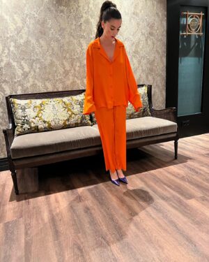 Claudia Salas Instagram - Donosti, me voy llenita de amor (parte1).

Maquillaje y peluquería (obra de ingeniería) de @cristina_salas_ 

Estilismo por súper @josejuan35 

@pralineparis 👗
@byfar_official 👠
@tousjewelry 💍

Pd: tengo la suerte de trabajar con un equipo que hacen match sin conocerse. Gracias amigxs.

#yslbeauty #makeuplook
