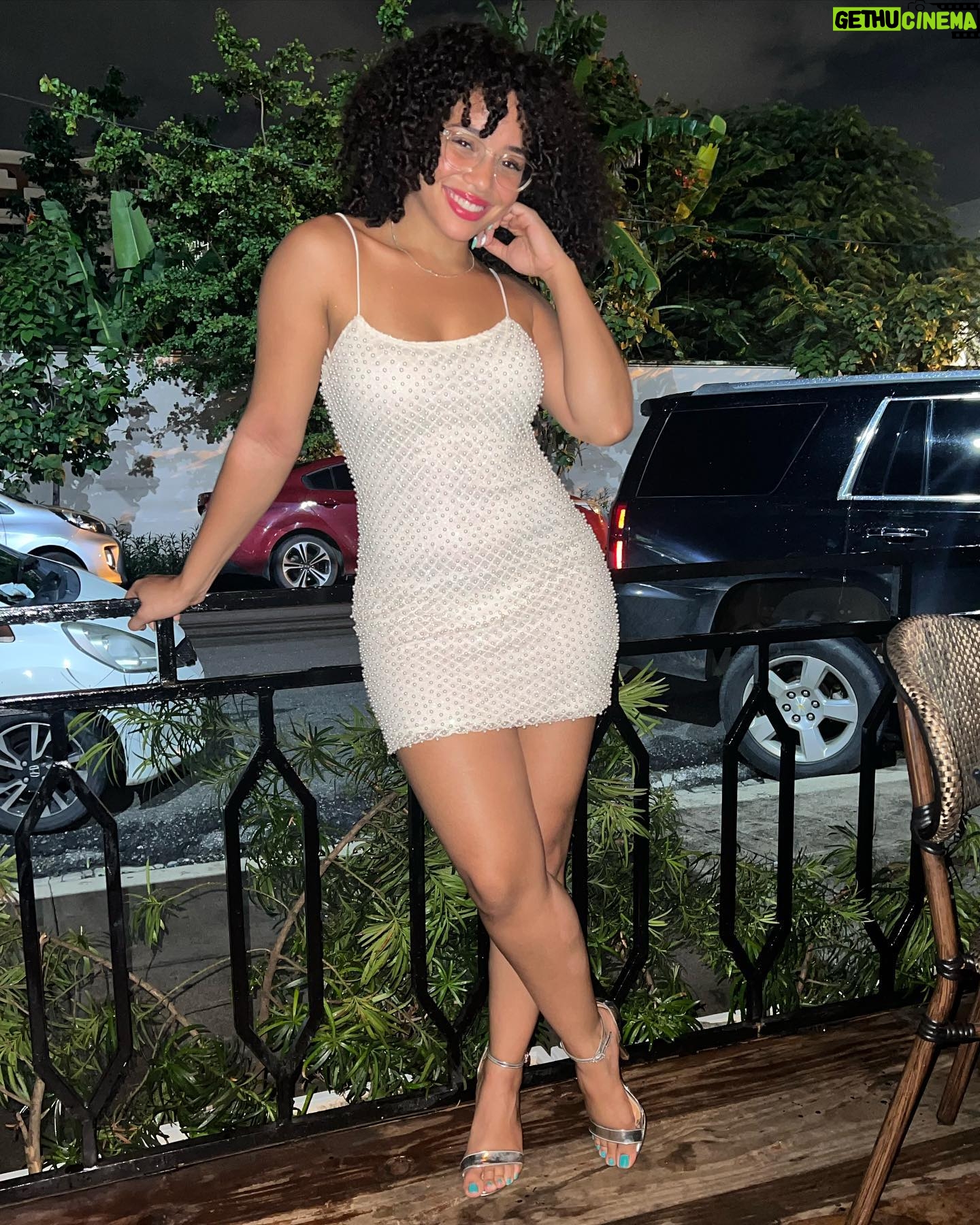 Chelsy García - 47.2K Likes - La Chelsea. 🔋🇩🇴
El vestido es de @sandy.fashion.usa 😍