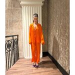 Claudia Salas Instagram – Donosti, me voy llenita de amor (parte1).

Maquillaje y peluquería (obra de ingeniería) de @cristina_salas_ 

Estilismo por súper @josejuan35 

@pralineparis 👗
@byfar_official 👠
@tousjewelry 💍

Pd: tengo la suerte de trabajar con un equipo que hacen match sin conocerse. Gracias amigxs.

#yslbeauty #makeuplook