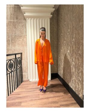Claudia Salas Instagram - Donosti, me voy llenita de amor (parte1).

Maquillaje y peluquería (obra de ingeniería) de @cristina_salas_ 

Estilismo por súper @josejuan35 

@pralineparis 👗
@byfar_official 👠
@tousjewelry 💍

Pd: tengo la suerte de trabajar con un equipo que hacen match sin conocerse. Gracias amigxs.

#yslbeauty #makeuplook