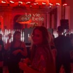 Georgina Amorós Instagram – Celebrating #LaVieEstBelle last night w/ the @lancomeofficial family 💐🥂

Merci a mucha gente;
Equipazo @beautyexpertlancome @laurabarrosparedes @robertosiguero 
Style team @francescarinciari @pauladelgado_sj 💃🏻 @adrianaiglesias_official @cartier @rogervivier 
Glam team @ayafujitamakeup @simon_chossier gracias @extensionmania por el pelazo! 
Y mi compañera de aventuras @desireefina 🫀