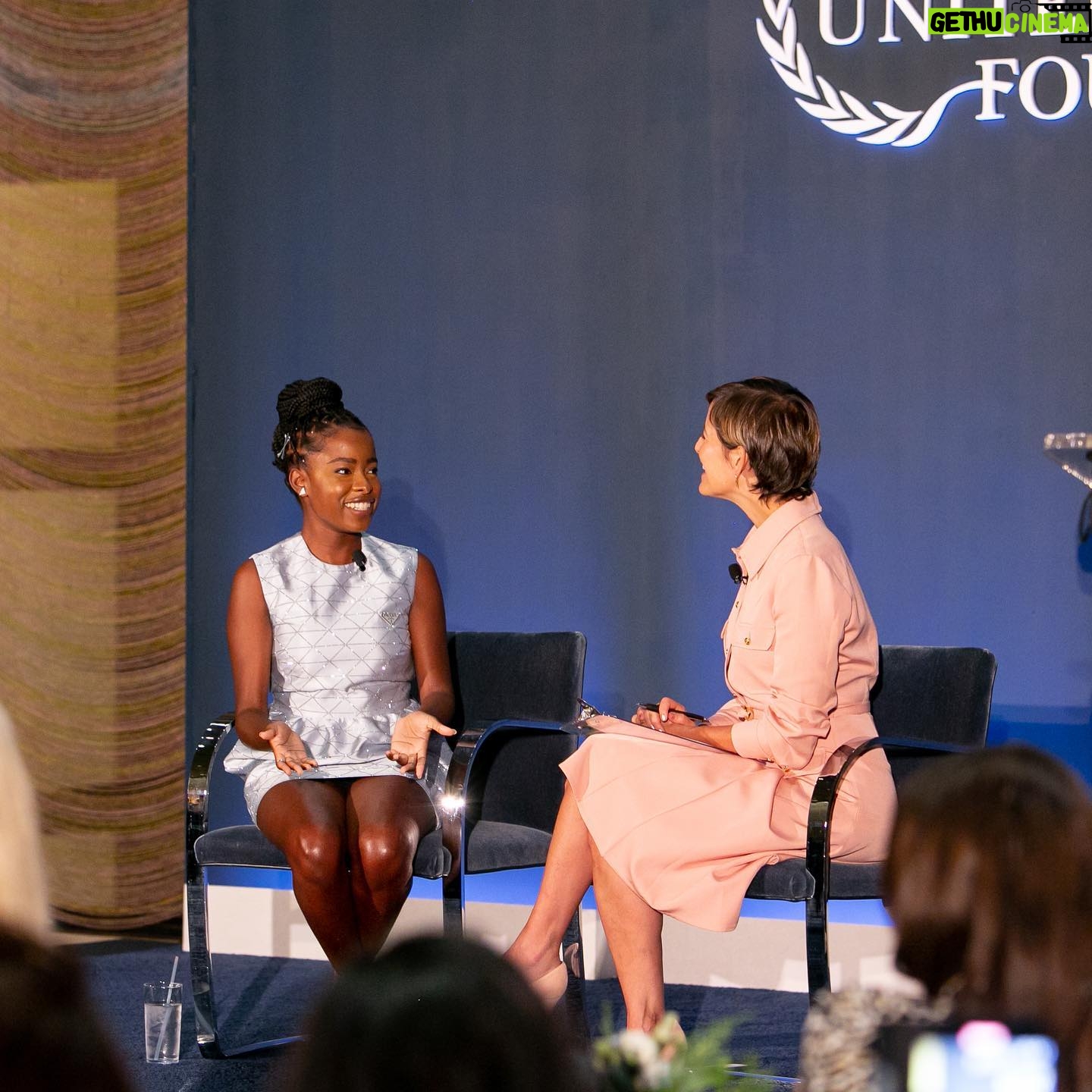 Amanda Gorman Instagram - During last week’s UN Goals Week, I was honored to join the @esteelaudercompanies and the @UNFoundation for a discussion on the power of partnerships in advancing gender equality and impact. Through WRITING CHANGE, our initiative to advance literacy as a pathway to equality and social change, we hope to continue to be an example of great partnership, and what we can do when we do it together.
#WritingChange 💛