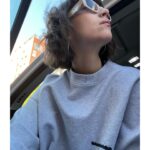 Claudia Salas Instagram – 1.- Estás fotos me las ha hecho Martina. Que es pequeña y no tiene Instagram, porque los niños pequeños con Instagram; cap sentit.
2.- Mañana me voy de vacaciones.
3.- Con dios amiguitxs. Hasta más ver. Ciao Madrid.
4.- 🌹.