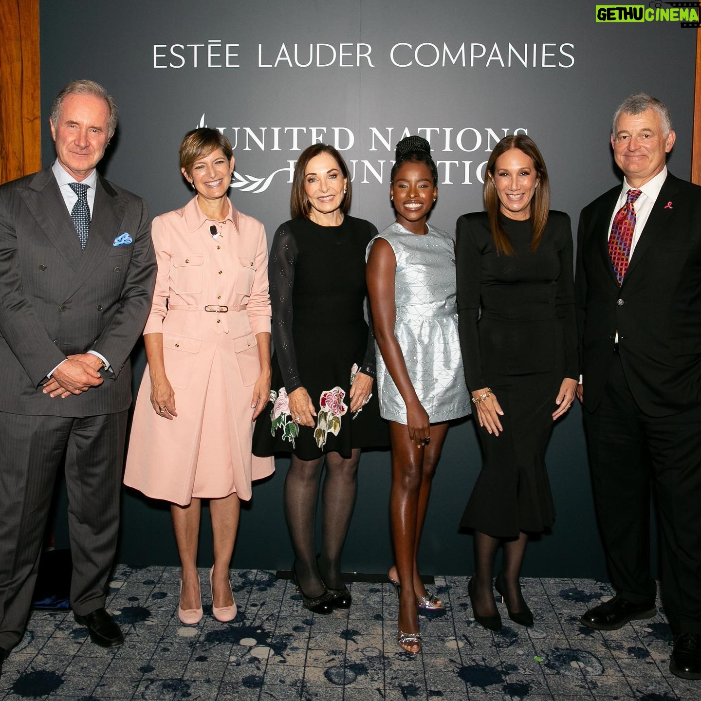 Amanda Gorman Instagram - During last week’s UN Goals Week, I was honored to join the @esteelaudercompanies and the @UNFoundation for a discussion on the power of partnerships in advancing gender equality and impact. Through WRITING CHANGE, our initiative to advance literacy as a pathway to equality and social change, we hope to continue to be an example of great partnership, and what we can do when we do it together.
#WritingChange 💛