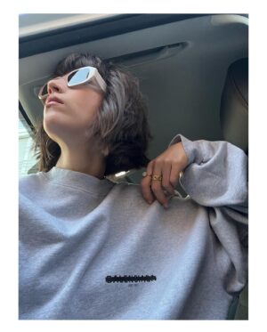 Claudia Salas Instagram - 1.- Estás fotos me las ha hecho Martina. Que es pequeña y no tiene Instagram, porque los niños pequeños con Instagram; cap sentit.

2.- Mañana me voy de vacaciones.

3.- Con dios amiguitxs. Hasta más ver. Ciao Madrid.

4.- 🌹.