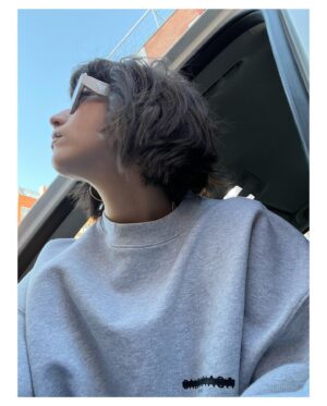 Claudia Salas Instagram - 1.- Estás fotos me las ha hecho Martina. Que es pequeña y no tiene Instagram, porque los niños pequeños con Instagram; cap sentit.

2.- Mañana me voy de vacaciones.

3.- Con dios amiguitxs. Hasta más ver. Ciao Madrid.

4.- 🌹.