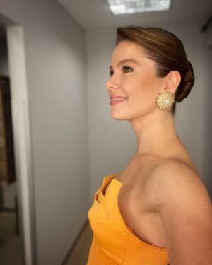 Burcu Biricik Instagram - Dün de böyleydik 🧡🧡 #DenizBank ⚓️💥 
Saç canımm @umit_ada 
Makyaj cicoşumm @pekerdilek 
Elbisemm @hakaanyildirim ✨
Styling canımmm @birdelininhatiradefteri 🧡 @hakanbahar0 
Küpelerim @the_ninon 🍀