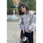 Claudia Salas Instagram – 1.- Estás fotos me las ha hecho Martina. Que es pequeña y no tiene Instagram, porque los niños pequeños con Instagram; cap sentit.

2.- Mañana me voy de vacaciones.

3.- Con dios amiguitxs. Hasta más ver. Ciao Madrid.

4.- 🌹.