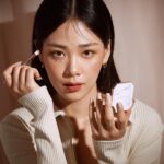 BIBI Instagram - 디어달리아 F/W 신상 #멜트인멜로우컬렉션 제가 가장 먼저 발라봤다구요! 

제 픽은 가을느낌 낭낭한 브릭 레드 컬러의 ENVY 입니댜 🤎❤️

#DearDahlia #디어달리아 #비건뷰티 #BiBi #비비 #디어달리아X비비 #비비틴트