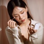 BIBI Instagram - 디어달리아 F/W 신상 #멜트인멜로우컬렉션 제가 가장 먼저 발라봤다구요! 

제 픽은 가을느낌 낭낭한 브릭 레드 컬러의 ENVY 입니댜 🤎❤️

#DearDahlia #디어달리아 #비건뷰티 #BiBi #비비 #디어달리아X비비 #비비틴트