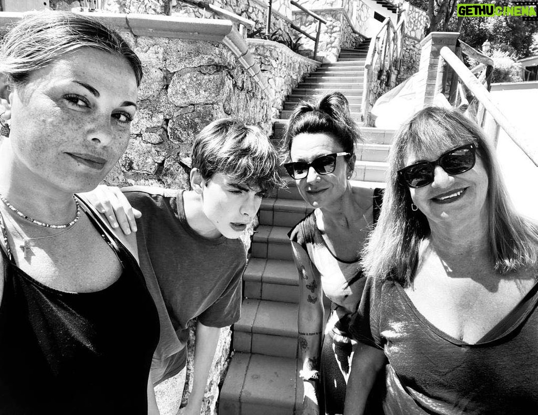 Vanessa Incontrada Instagram - E anche settembre lo salutiamo…ci vediamo il prossimo anno ☺️☀️☺️