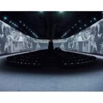 Nana Komatsu Instagram - @chanelofficial Spring Summer 2023

2年10ヶ月ぶりのパリでCHANELのshow🇫🇷
会場は360°スクリーンで囲まれた空間。
今までのコレクションとは雰囲気もガラッと変わり、セクシーさもありながらその人が持つしなやかな身体のラインと素材が組み合わさって息を呑む美しさだった。
こっちまでドキッとしてしまう、ミステリアスな雰囲気が漂ったコレクションでした！

あぁ、楽しすぎたなぁ。
次のコレクションは
どんな感じなんだろう、待ち遠しい。

Thank you for @chanelofficial 🌹
#chanelspringsummer