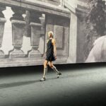 Nana Komatsu Instagram – @chanelofficial Spring Summer 2023

2年10ヶ月ぶりのパリでCHANELのshow🇫🇷
会場は360°スクリーンで囲まれた空間。
今までのコレクションとは雰囲気もガラッと変わり、セクシーさもありながらその人が持つしなやかな身体のラインと素材が組み合わさって息を呑む美しさだった。
こっちまでドキッとしてしまう、ミステリアスな雰囲気が漂ったコレクションでした！

あぁ、楽しすぎたなぁ。
次のコレクションは
どんな感じなんだろう、待ち遠しい。

Thank you for @chanelofficial 🌹
#chanelspringsummer