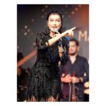 Şevval Sam Instagram - Magazin Gazetecileri Derneği’ne, “Karadeniz II” albümümüze, “En İyi Proje” ödülünü layık gördükleri için çok teşekkür ederiz. 🤩🎶🏆 
❤️⭐️⭐️⭐️⭐️⭐️⭐️⭐️⭐️❤️ @magazingazetecileri 
Fotoğraflar @cankarabulutofficial 
Elbise @tarikedizofficial 
Takılar @robertobravo 
Styling @816styling 
@sburcucam 
@mina.tanay