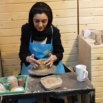 Sare Bayat Instagram - ⚱
.
video: @ehsan_jaberi
.
#ساره_بیات #سفالگری #سفیر_صنایع_دستی #حمایت_از_کالای_ایرانی
#sarehbayat #sareh_bayat