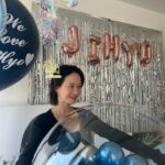 Song Ji-hyo Instagram – 만나면 늘 반갑고 반가운 
#글루타넥스 담당자님들..
예쁜 꽃 풍선 감사합니다아🎈🎈
이번 영상도 기대해 주세요오✌🏻