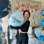 Song Ji-hyo Instagram – 만나면 늘 반갑고 반가운 
#글루타넥스 담당자님들..
예쁜 꽃 풍선 감사합니다아🎈🎈
이번 영상도 기대해 주세요오✌🏻
