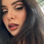 Sheryl Rubio Instagram - Happy Hispanic Heritage Month ft. @boxycharm ❤️🇻🇪 #BoxyPartner #hispanicheritagemonth #denuestracultura 

🤍Eyeshadow “Spice Palette”: @ciatelondon 
🤍Hightlighter “Lucete Glow”: @treslucebeauty 
🤍Exfoliating Glycolic Acid Pads: @sommeinstitute 
🤍Setting Spray: @toyfactory 
🤍Primer “Dewy Collagen Primer”: @dewofthegods 
🤍Lip Liner and lipstick: @narsissist and @shopbasicbeauty_