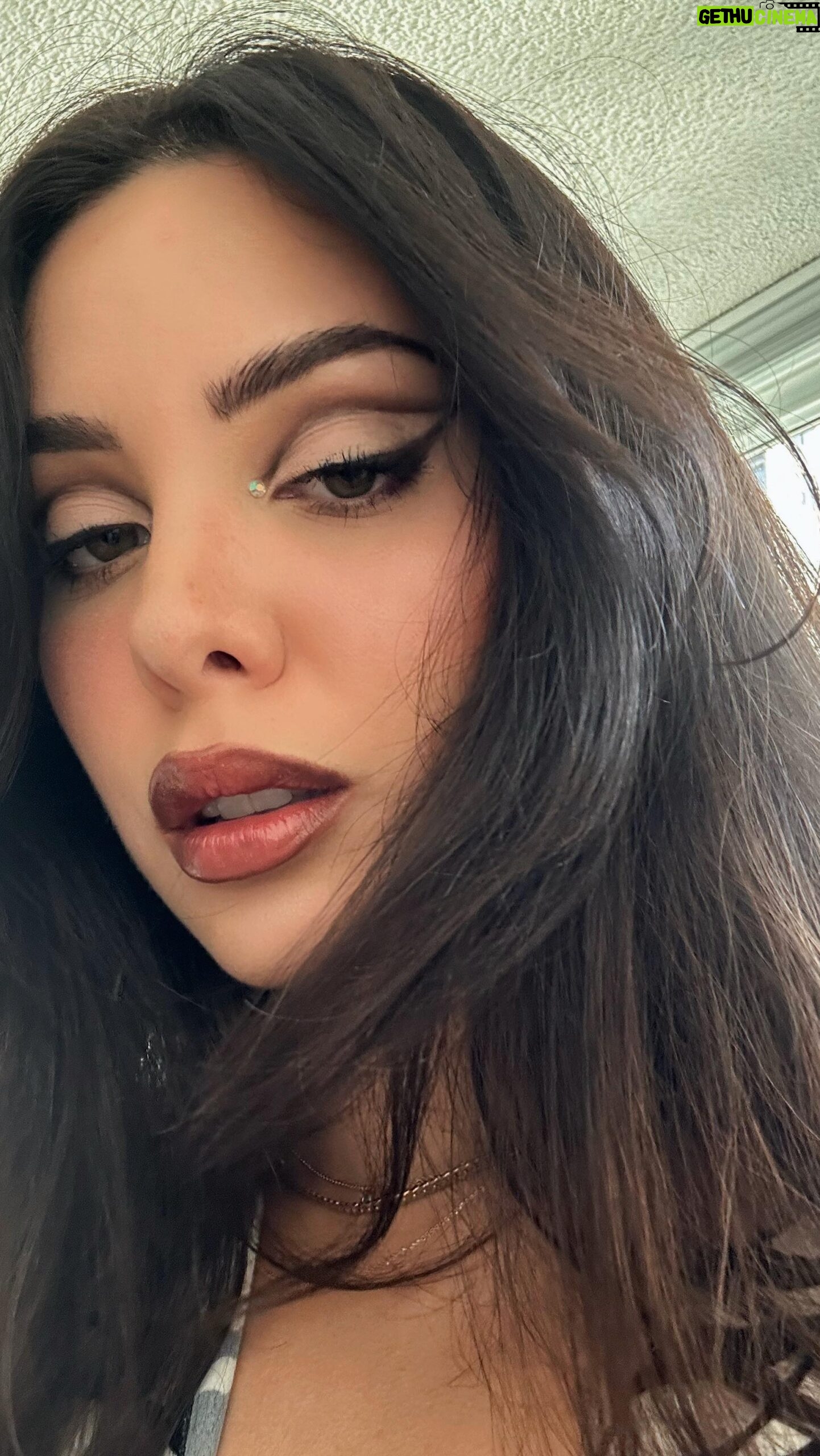Sheryl Rubio Instagram - Happy Hispanic Heritage Month ft. @boxycharm ❤️🇻🇪 #BoxyPartner #hispanicheritagemonth #denuestracultura
🤍Eyeshadow “Spice Palette”: @ciatelondon
🤍Hightlighter “Lucete Glow”: @treslucebeauty
🤍Exfoliating Glycolic Acid Pads: @sommeinstitute
🤍Setting Spray: @toyfactory
🤍Primer “Dewy Collagen Primer”: @dewofthegods
🤍Lip Liner and lipstick: @narsissist and @shopbasicbeauty_