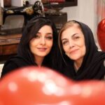 Sare Bayat Instagram - .
مامان،تو تجلی عشقی
دوست دارم،تولدت مبارک❤
.
#ساره_بیات 
#sarehbayat #sareh_bayat