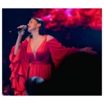 Şevval Sam Instagram - Cumhuriyet Bayramımız kutlu olsun🙏🏻❤️🤍❤️🤍❤️ #cumhuriyetbayramı 
Fotoğraf @cankarabulutofficial 
Elbise @tarikedizofficial 
Styling @816styling 
@sburcucam @mina.tanay