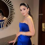 Gökçe Akyıldız Instagram – Canım @yukselozgur beni bu akşam prenses gibi hissettirdi🤍
Takılarım @robertobravo.tr 
Elbisem @sudietuzofficial 💫