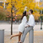 Sheryl Rubio Instagram - No puedo creer que han pasado dos años de esto… para los que no saben, Luke y yo nos casamos el 24 de octubre del 2020. A pesar de que un año después hiciéramos la boda que queríamos, con todos nuestros familiares y amigos, he de decir que esta boda fue mágica y especial. Fue pequeña, íntima y sorpresa. Yo no sabía cómo sería, mi ahora hermana @s0shaps y ahora mamá @lori_spiegel_shapiro nos sorprendieron con la celebración más linda del mundo ❤️ llena de flores y muchos detalles especiales que llevo en mi corazón. Tuvimos que transmitir la boda en zoom e invitamos a toda la gente que no pudo venir por obvias razones… y es que estoy tan agradecida de que ahora mi familia se expandió con gente tan maravillosa, que admiro y la verdad es que estoy tan rodeada de amor y apoyo que no tengo palabras para explicar cómo me siento. Conseguí al amor de mi vida, conseguí a mi mejor amigo, a él que tanto quería para mis hijos y mi futuro compañero de vida hasta que lleguemos a viejitos muy viejitos. Gracias mi amor por traerme a tu vida, mi amor siempre supo desde el primer momento que yo sería la mujer de su vida y con la que estaría para siempre y mira, no te equivocaste. Llenaste mi vida de tantas bendiciones y si se devolviera el tiempo de elegiría una y mil veces más. TE AMO MUCHÍSIMO @shapswade felices dos años, gracias por hacerme la mujer que soy hoy y por convertirme en esta versión de mi tan maravillosa que estuvo ahí adentro escondida y ahora salió de ese caparazón.