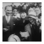 Şevval Sam Instagram - Dünyayı izliyorum..ve bir kez daha;
“Özgür, güçlü, bağımsız bir kadın olarak Mustafa Kemal Atatürk’e, tüm varlığımla sonsuza dek müteşekkir olacağımdan bir kez daha emin oluyorum.” #yaşasıncumhuriyet ❤️🤍❤️🤍❤️