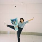 Asami Mizukawa Instagram - 『モダンラブ・東京』
沢山の方に観て頂けているようで嬉しい感想が届いています。
引き続きモダンラブ・東京をよろしくたのんます。

写真はオールアップの時💐
#フィルムで撮った現場写真