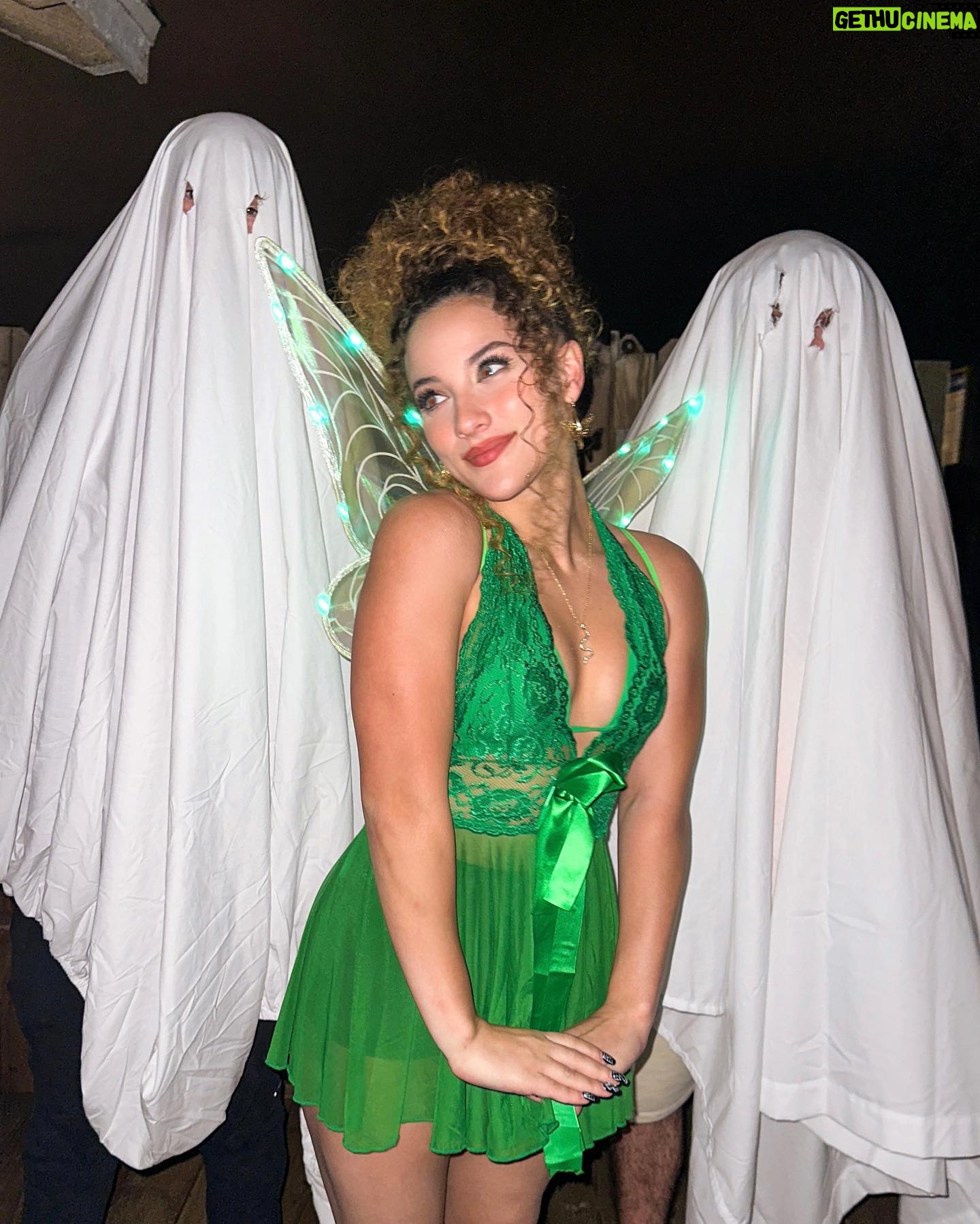 Sofie Dossi - 176.3K Likes - don’t tinker with my bell🧚♀️