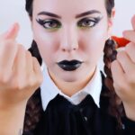 Sheryl Rubio Instagram - A 4-step Post-Halloween Weekend @elemis SkinCare Routine 🪄 #skincare #elemis 
.
4 pasos a realizar de skincare después de este fin de semana de puro makeup de Halloween 🎃🪄 con @elemis! #SkinCare #Elemis 

Paso 1: El desmaquillante en Bálsamo que se ha vuelto mi favorito del día a día porque es TAN gentil con mi piel y me quita absolutamente TODO. 
Paso 2: Para limpieza más profunda y evitar que nuestros poros se tapen con maquillaje o polución, este limpiador que te dejará la piel súper hidratada. 
Paso 3: Crema con colágeno hidratante. 
Paso 4: Unas gotitas de un aceite facial basado es superalimentos para un extra de hidratación.